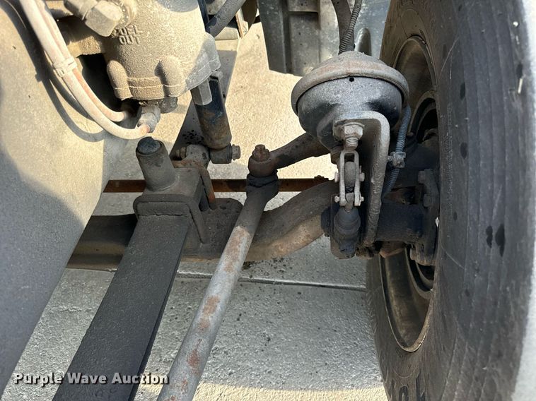 image for item OG9669 2006 Freightliner  Columbia  semi truck