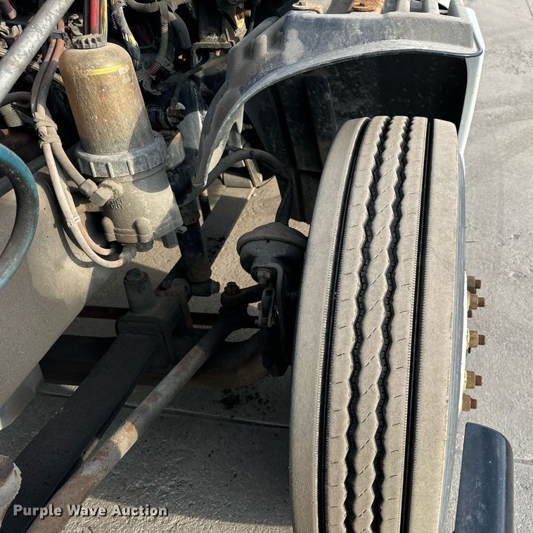 image for item OG9669 2006 Freightliner  Columbia  semi truck