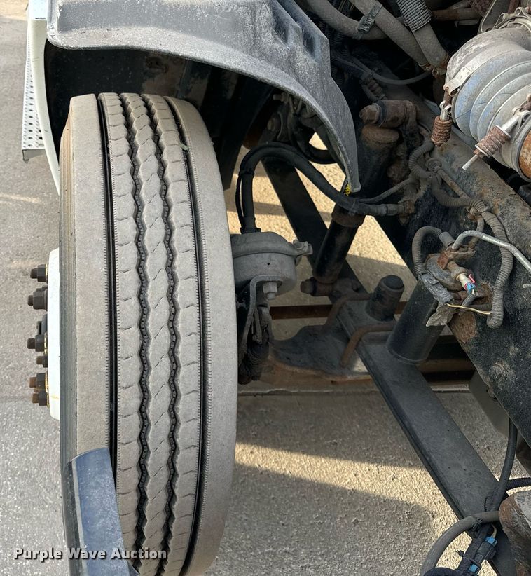 image for item OG9669 2006 Freightliner  Columbia  semi truck