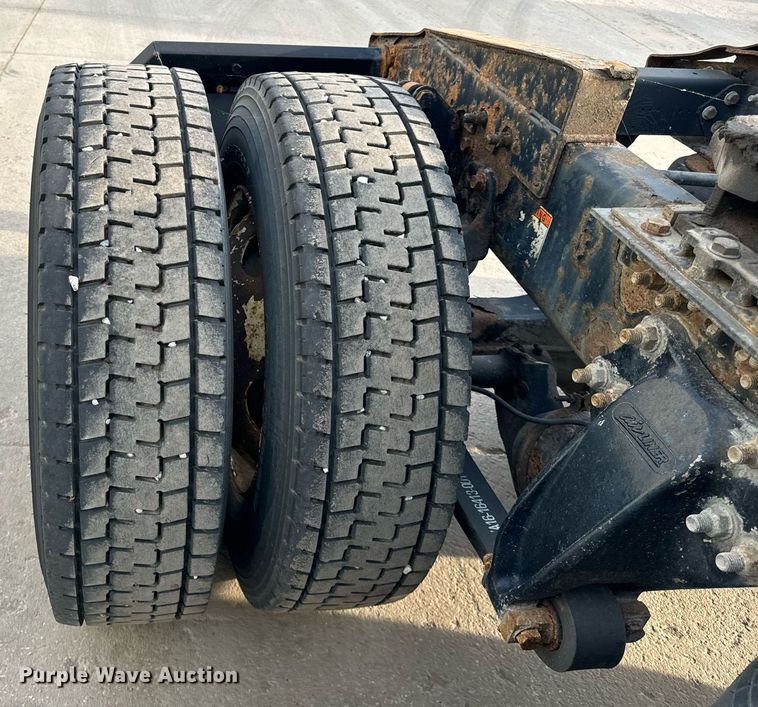 image for item OG9669 2006 Freightliner  Columbia  semi truck