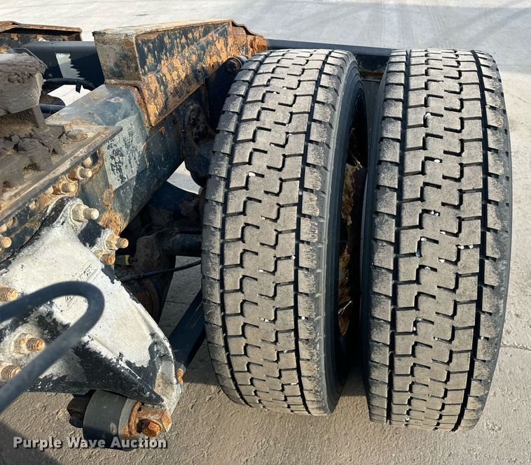 image for item OG9669 2006 Freightliner  Columbia  semi truck