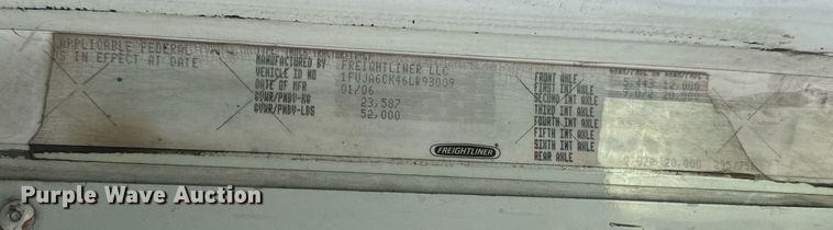 image for item OG9669 2006 Freightliner  Columbia  semi truck