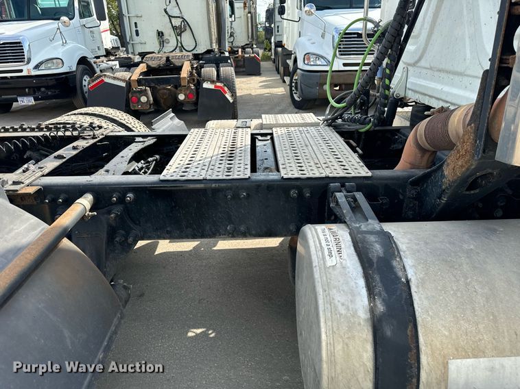 image for item OG9676 2009 Freightliner  Cascadia  semi truck