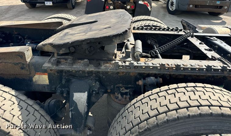 image for item OG9676 2009 Freightliner  Cascadia  semi truck