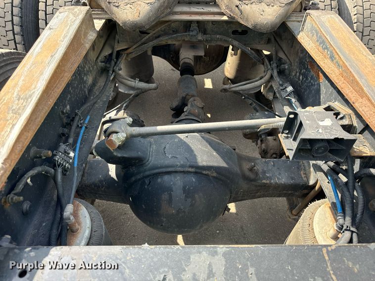 image for item OG9676 2009 Freightliner  Cascadia  semi truck