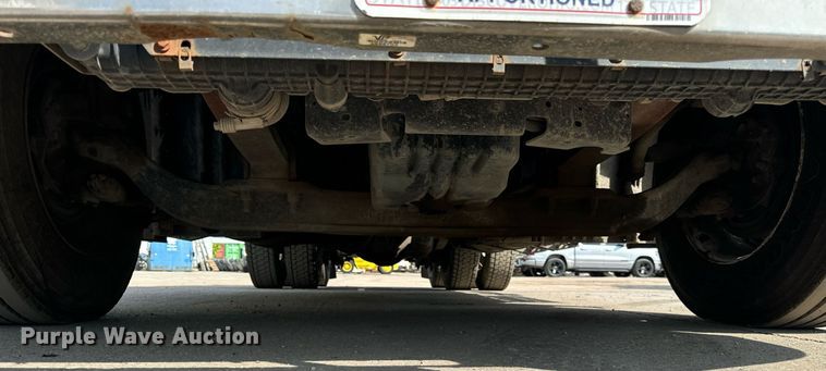 image for item OG9676 2009 Freightliner  Cascadia  semi truck