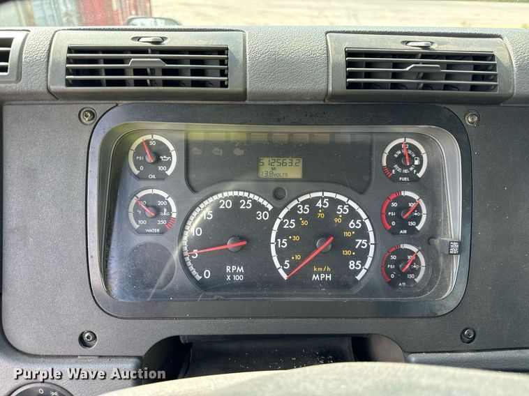 image for item OG9676 2009 Freightliner  Cascadia  semi truck