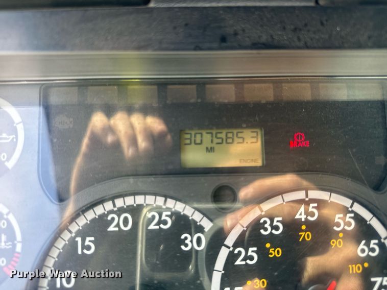 image for item OG9676 2009 Freightliner  Cascadia  semi truck