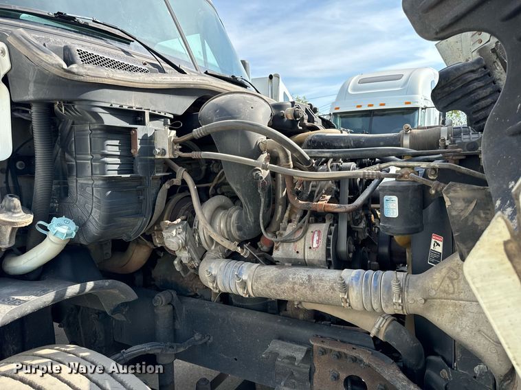 image for item OG9676 2009 Freightliner  Cascadia  semi truck