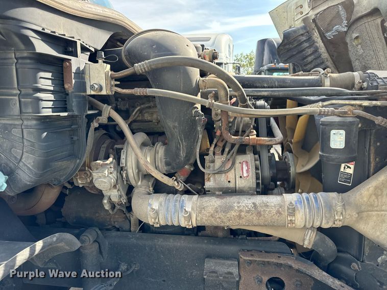 image for item OG9676 2009 Freightliner  Cascadia  semi truck