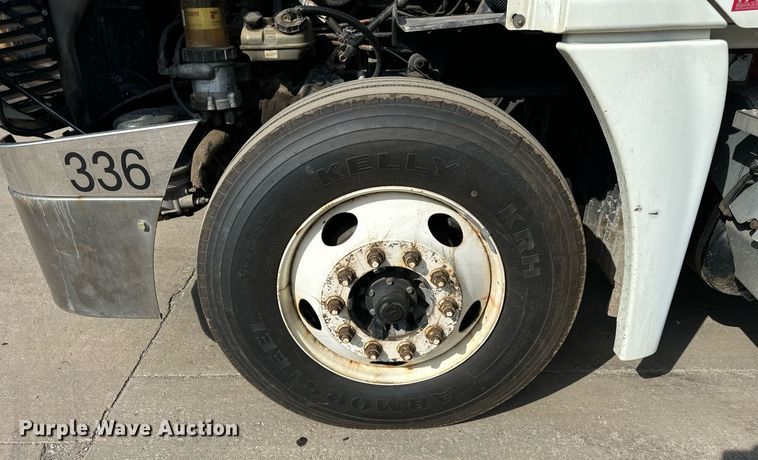 image for item OG9676 2009 Freightliner  Cascadia  semi truck