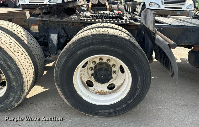 image for item OG9676 2009 Freightliner  Cascadia  semi truck