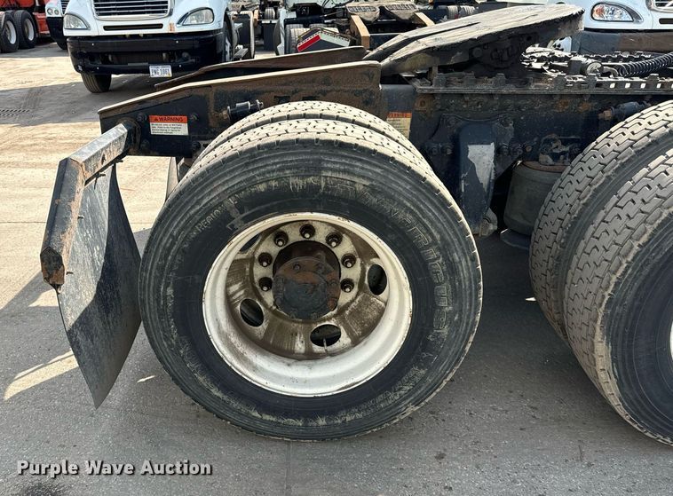 image for item OG9676 2009 Freightliner  Cascadia  semi truck