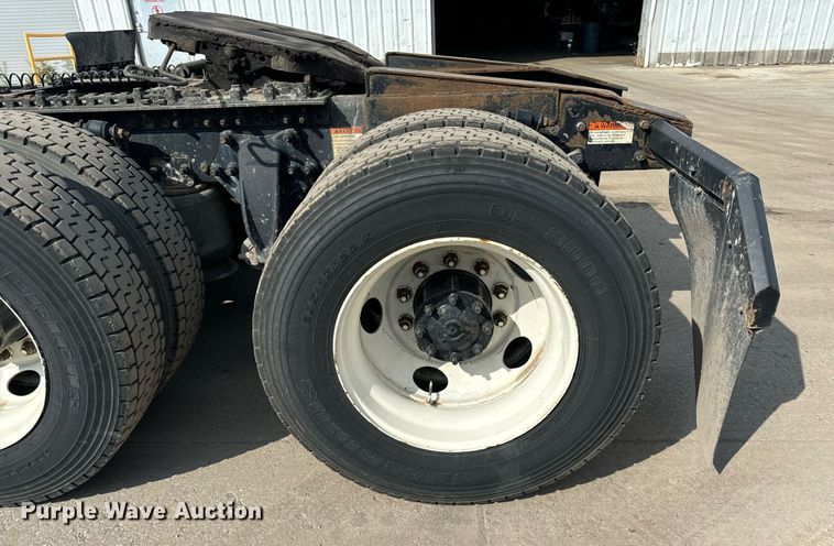 image for item OG9676 2009 Freightliner  Cascadia  semi truck