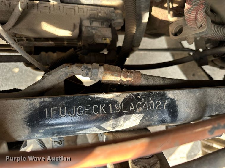 image for item OG9676 2009 Freightliner  Cascadia  semi truck