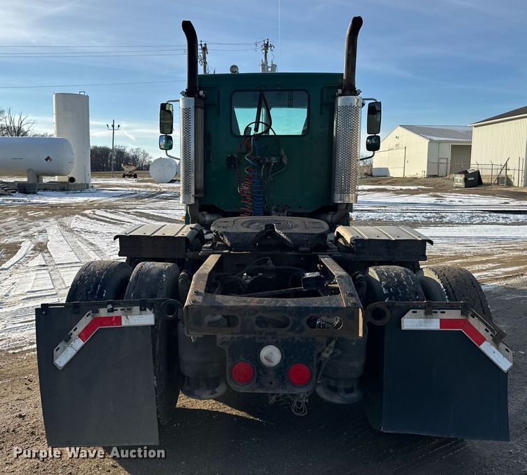 image for item OG9761 2004 Freightliner Columbia 120 semi truck