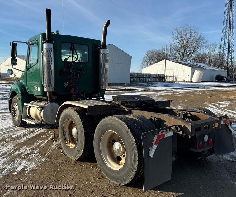 image for item OG9761 2004 Freightliner Columbia 120 semi truck