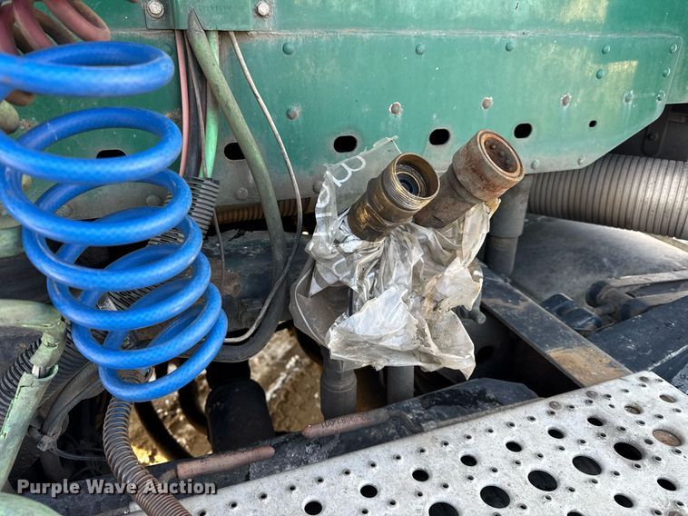 image for item OG9761 2004 Freightliner Columbia 120 semi truck