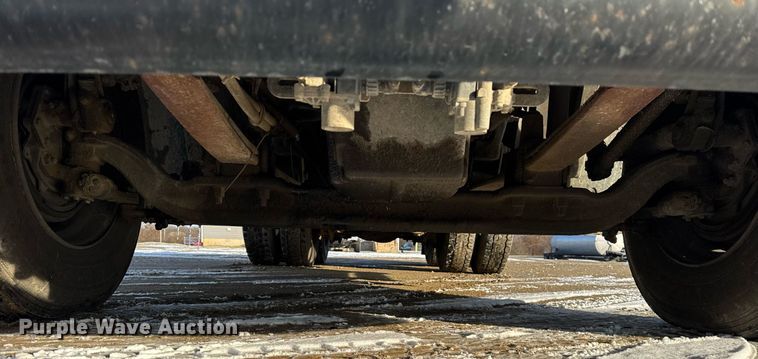 image for item OG9761 2004 Freightliner Columbia 120 semi truck