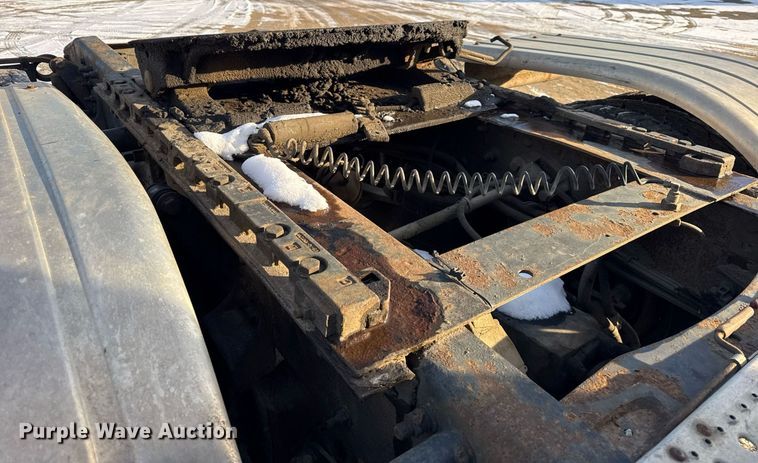 image for item OG9761 2004 Freightliner Columbia 120 semi truck