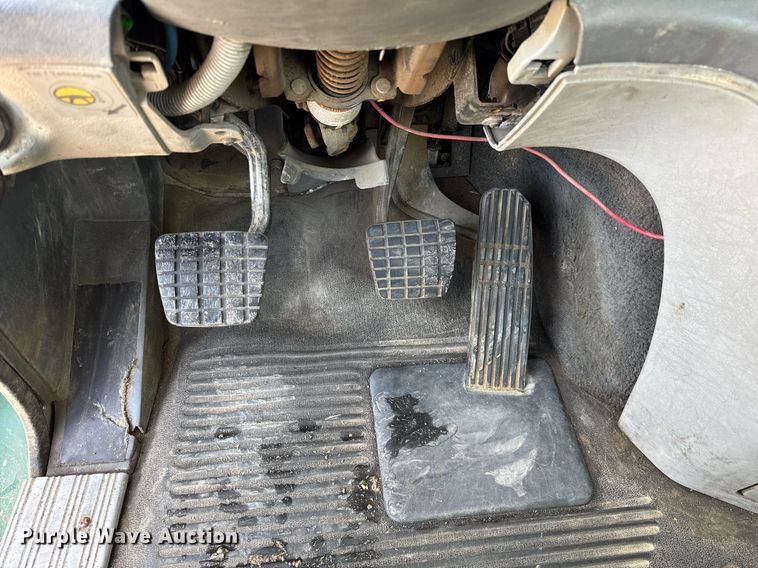 image for item OG9761 2004 Freightliner Columbia 120 semi truck