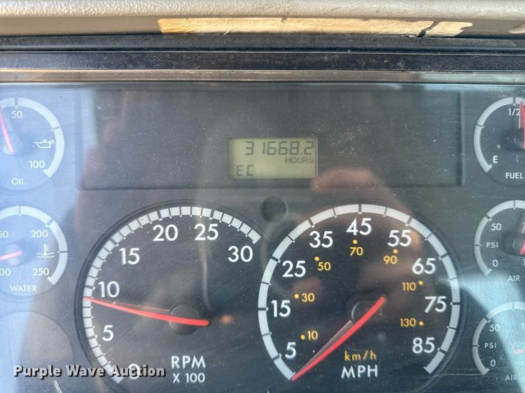 image for item OG9761 2004 Freightliner Columbia 120 semi truck