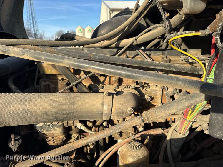 image for item OG9761 2004 Freightliner Columbia 120 semi truck