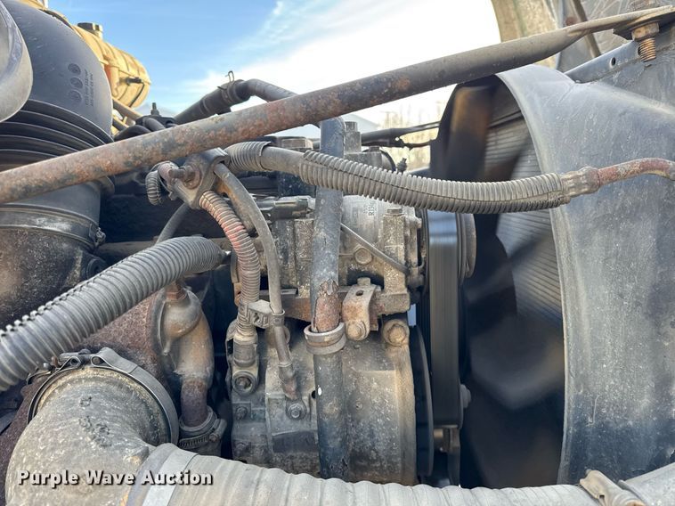 image for item OG9761 2004 Freightliner Columbia 120 semi truck