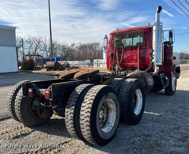 image for item OG9771 1994 Mack  RD688S semi truck