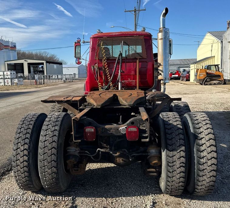 image for item OG9771 1994 Mack  RD688S semi truck