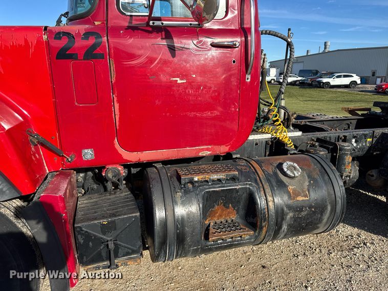 image for item OG9771 1994 Mack  RD688S semi truck