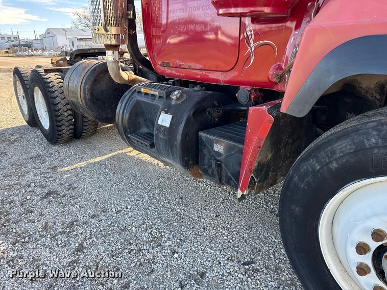 image for item OG9771 1994 Mack  RD688S semi truck