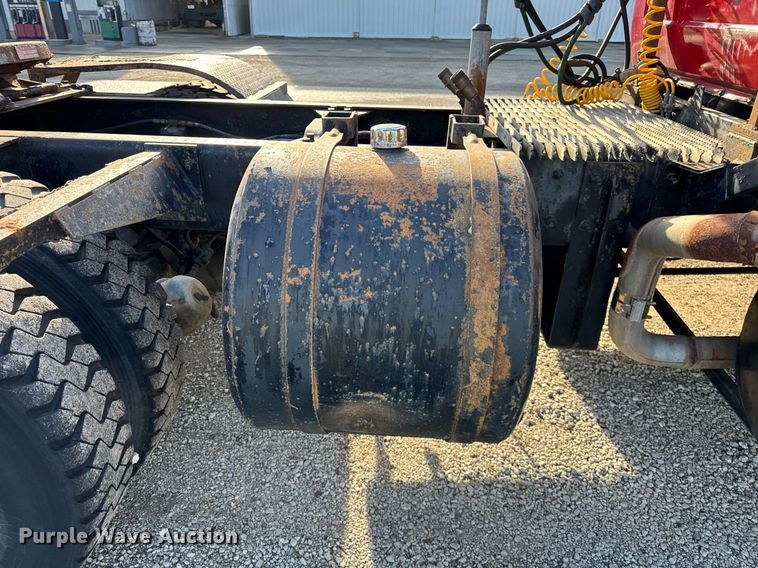 image for item OG9771 1994 Mack  RD688S semi truck