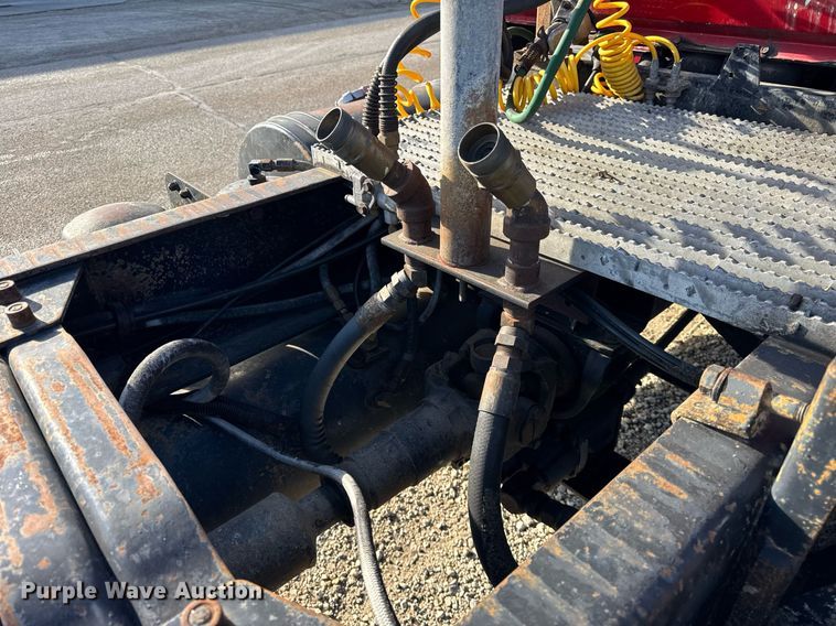 image for item OG9771 1994 Mack  RD688S semi truck