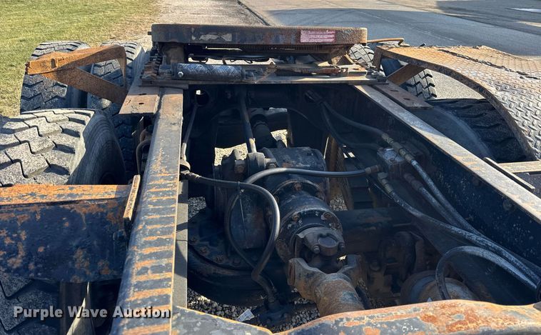 image for item OG9771 1994 Mack  RD688S semi truck