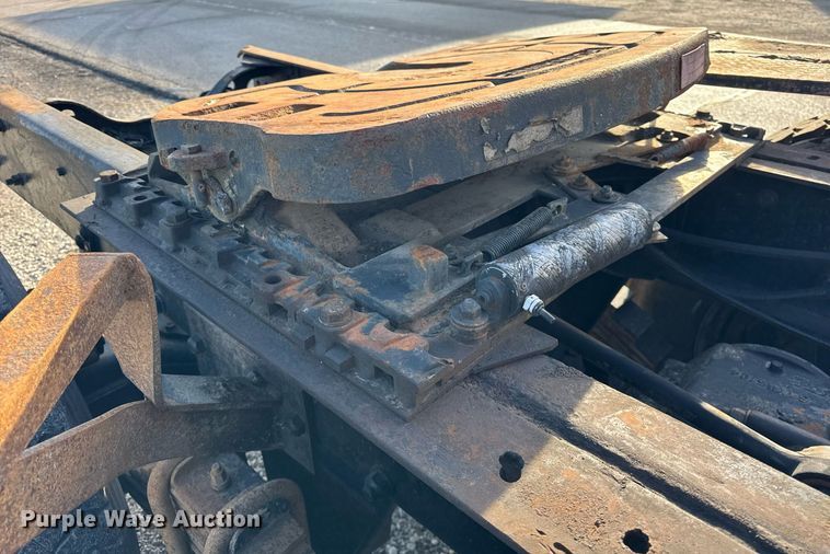 image for item OG9771 1994 Mack  RD688S semi truck