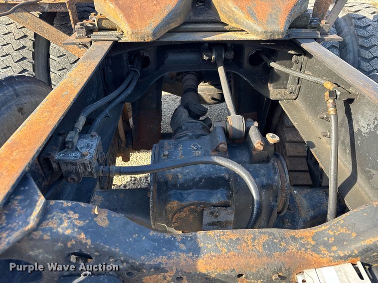 image for item OG9771 1994 Mack  RD688S semi truck