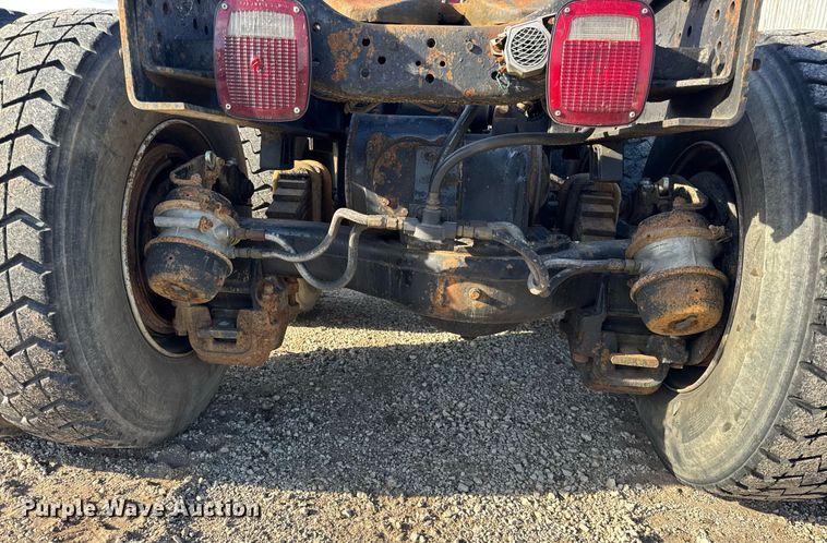 image for item OG9771 1994 Mack  RD688S semi truck