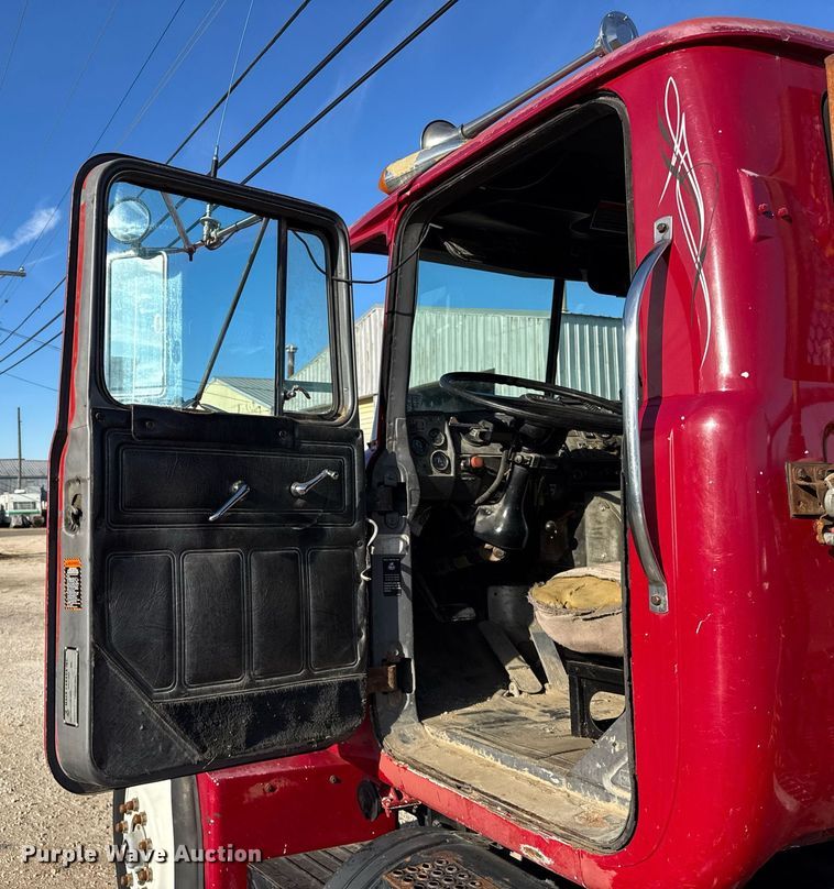 image for item OG9771 1994 Mack  RD688S semi truck