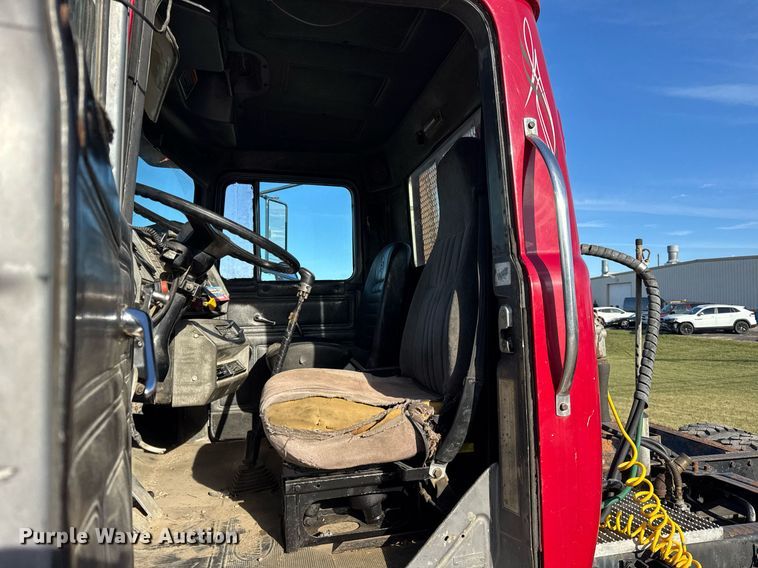 image for item OG9771 1994 Mack  RD688S semi truck