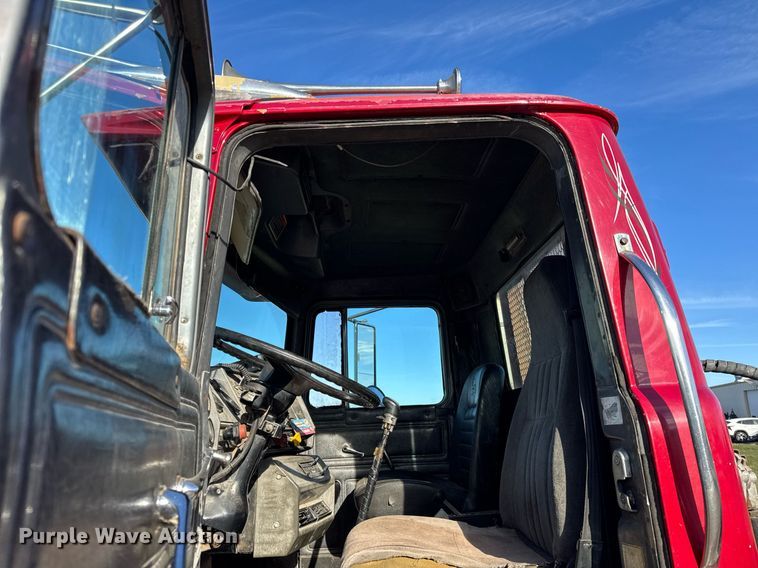 image for item OG9771 1994 Mack  RD688S semi truck