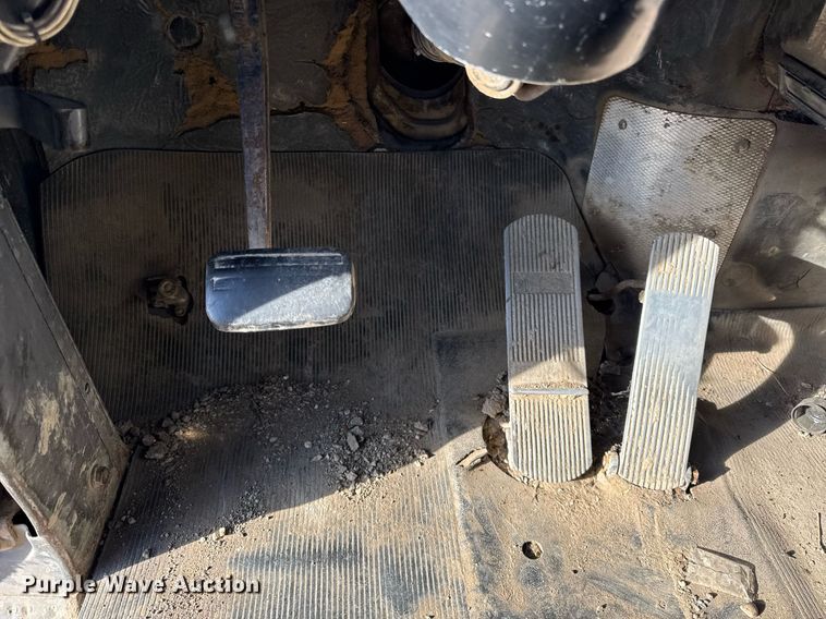 image for item OG9771 1994 Mack  RD688S semi truck