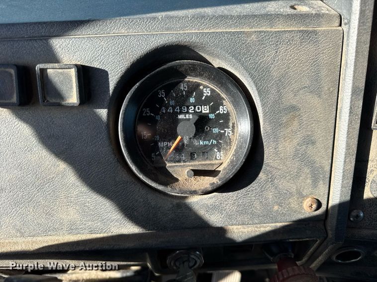 image for item OG9771 1994 Mack  RD688S semi truck