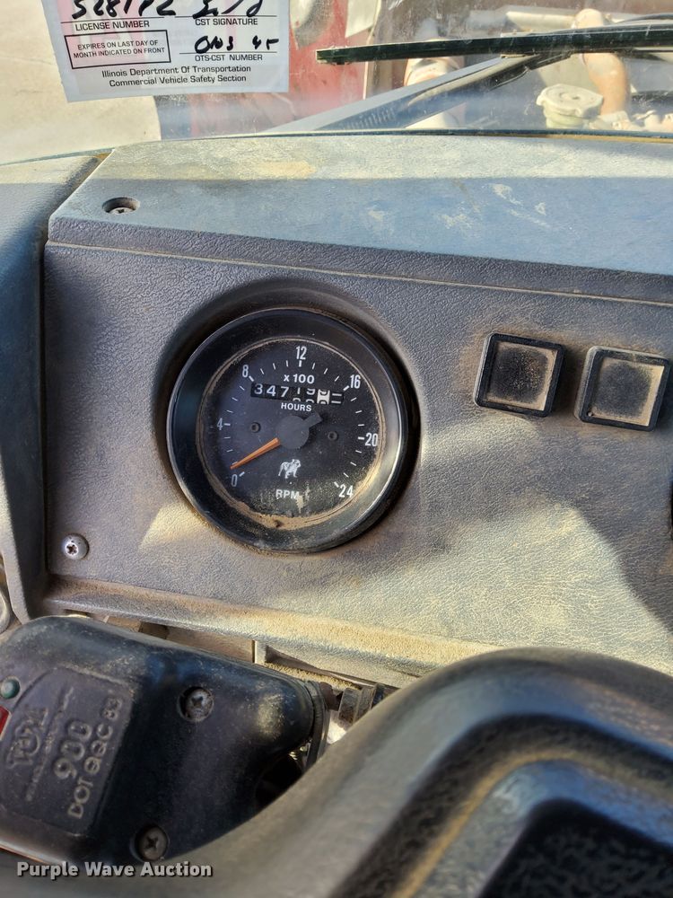 image for item OG9771 1994 Mack  RD688S semi truck