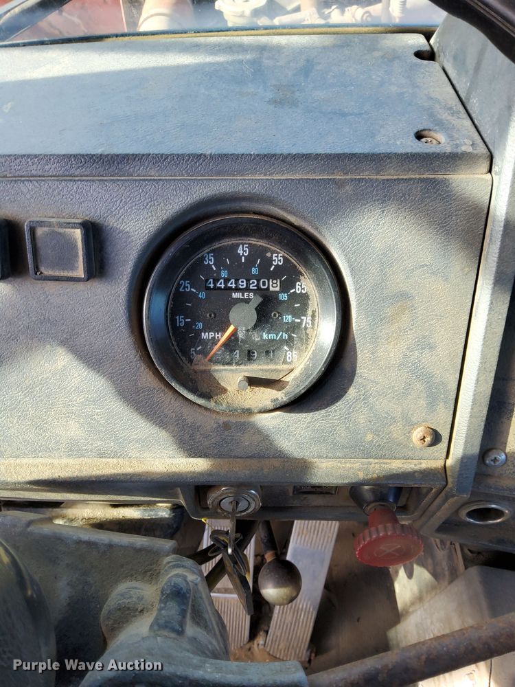 image for item OG9771 1994 Mack  RD688S semi truck