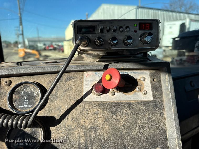 image for item OG9771 1994 Mack  RD688S semi truck