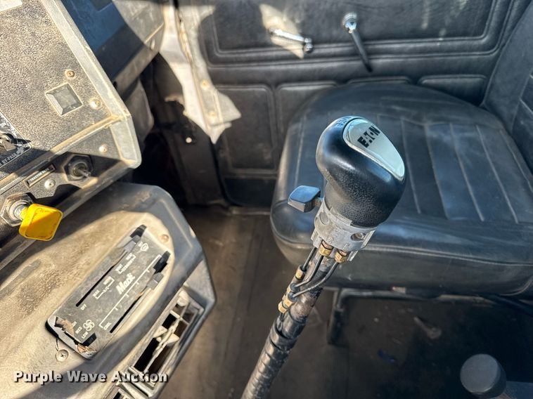 image for item OG9771 1994 Mack  RD688S semi truck