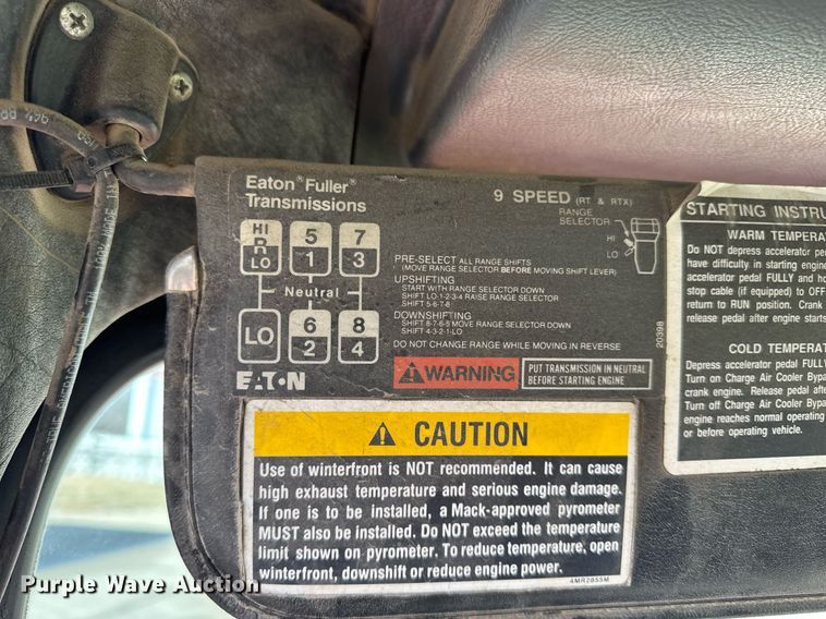 image for item OG9771 1994 Mack  RD688S semi truck