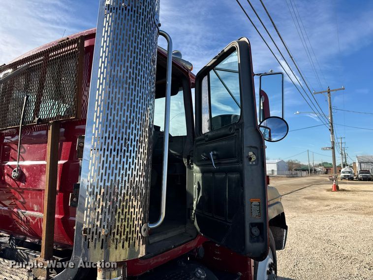 image for item OG9771 1994 Mack  RD688S semi truck