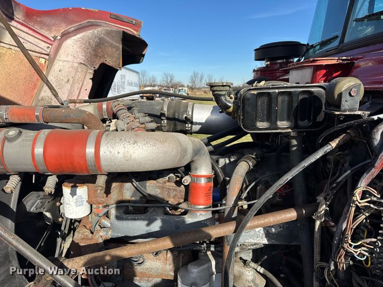 image for item OG9771 1994 Mack  RD688S semi truck